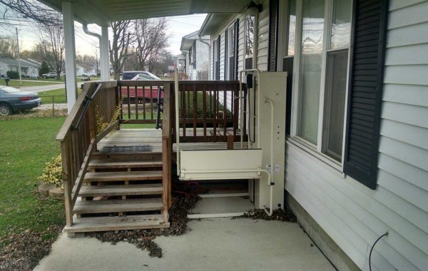 Macs PL50 wheelchair elevator VPL porch lift on a San Diego mobile home