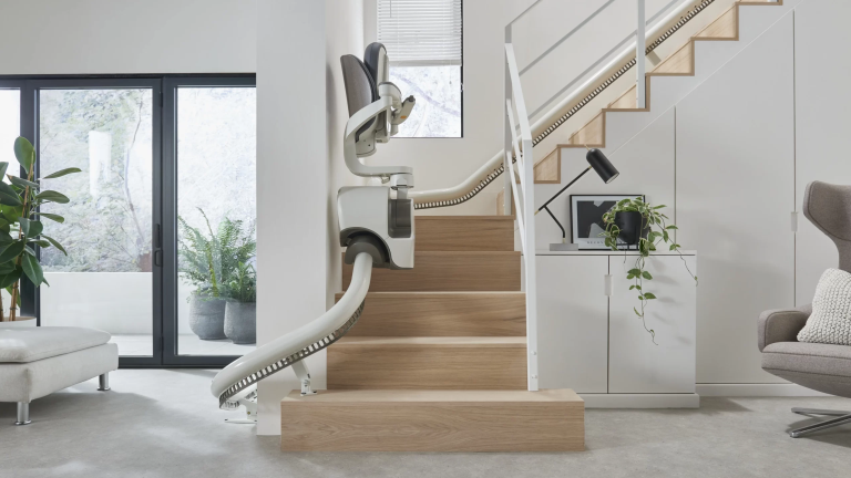 AccessBDD Flow X curved stair lift with single rail following a curved staircase - ELECTROPEDIC