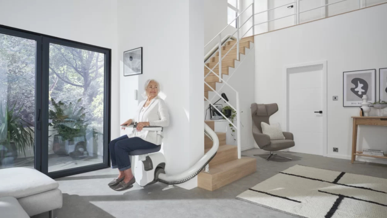 AccessBDD Flow X curved stair lift folded compactly on a staircase - ELECTROPEDIC