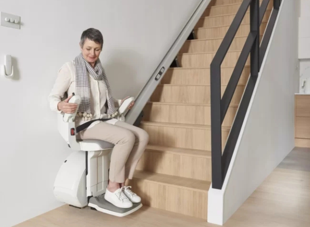 AccessBDD stair lift with retractable seatbelt, joystick control and automatic stop safety - ELECTROPEDIC